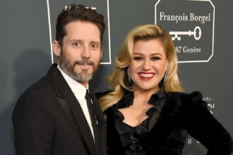 News: Kelly Clarkson Pauses Las Vegas Residency Amid Ex Brandon Blackstock’s Health Struggle