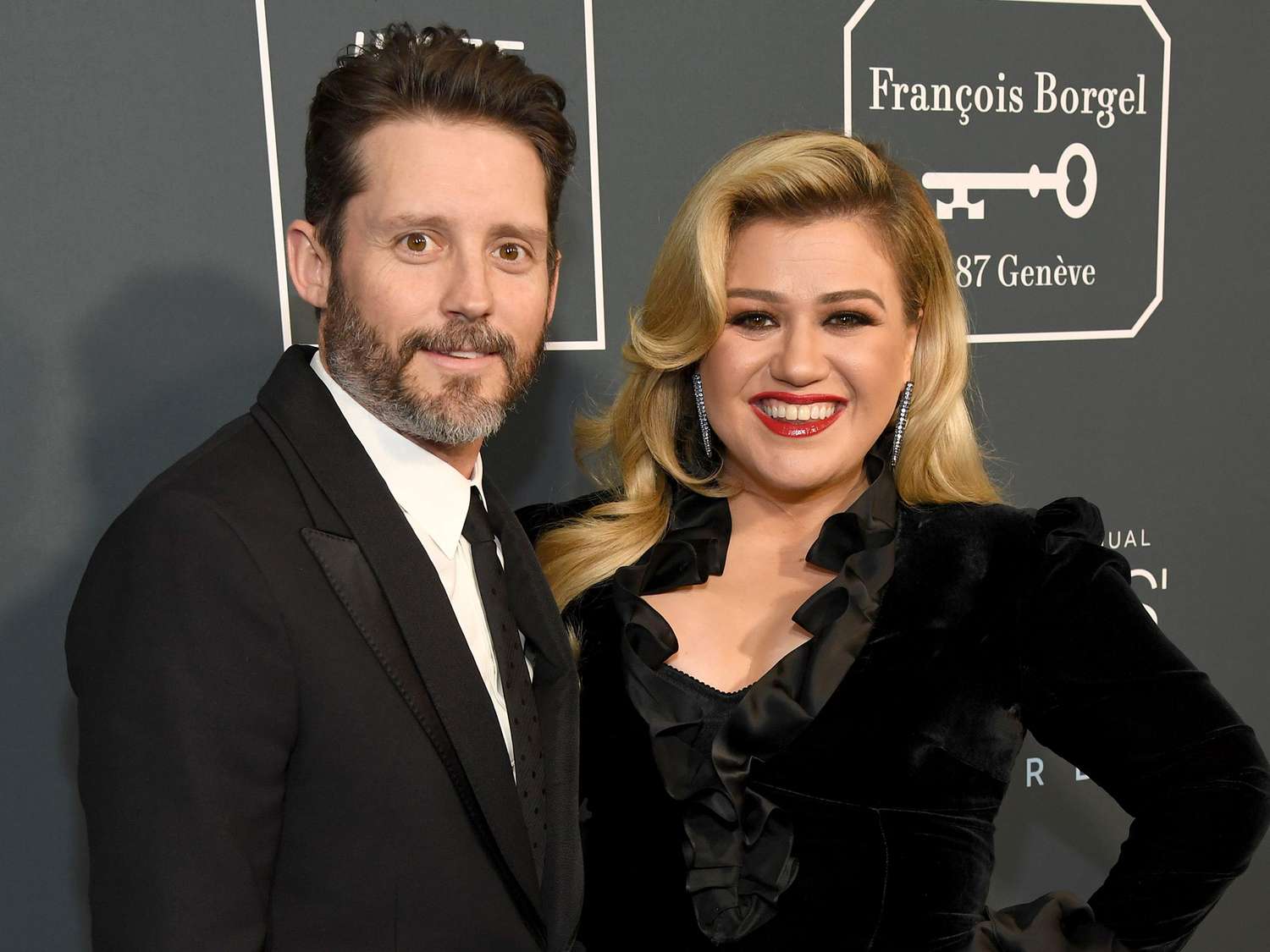 News: Kelly Clarkson Pauses Las Vegas Residency Amid Ex Brandon Blackstock’s Health Struggle